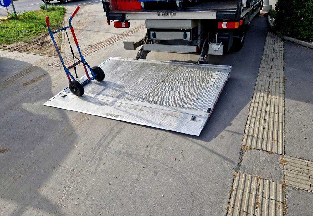 Emelőhátfalas kiszállítás